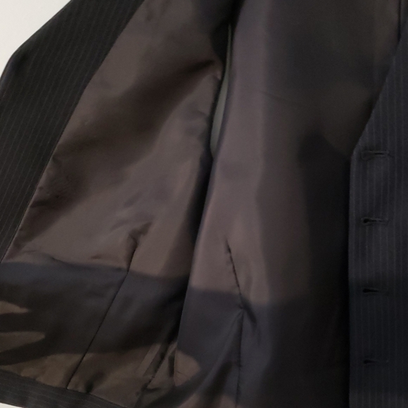 A suit vest - Picture 5 of 5